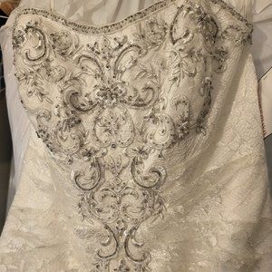 Sweetheart strapless Wedding gown